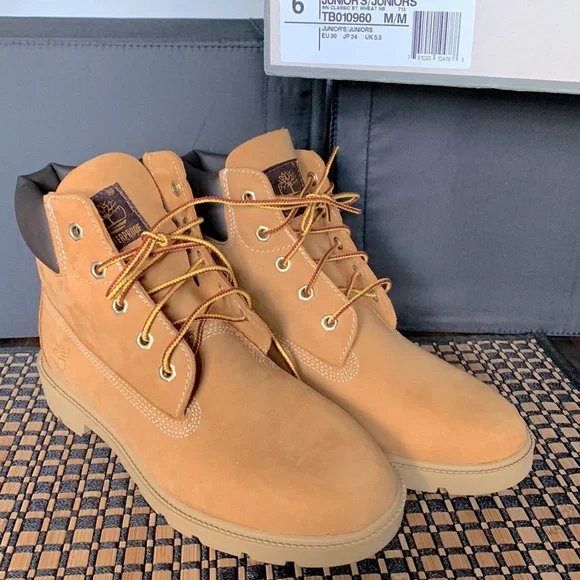 Timberland Waterproof Size 6 Junior’s Boots NEW - Picture 2 of 8
